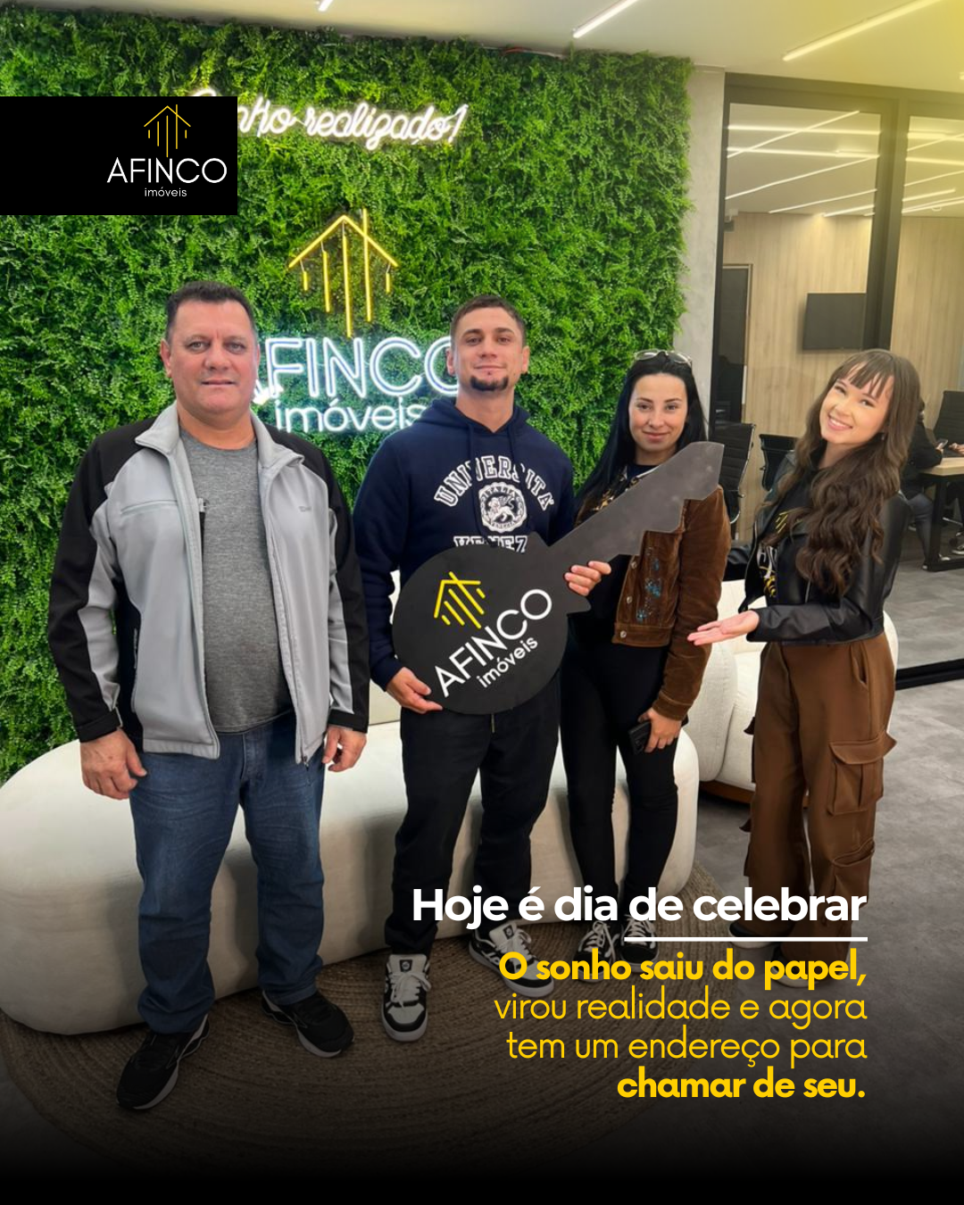 Cliente Afinco recebendo as chaves do imóvel próprio (2)